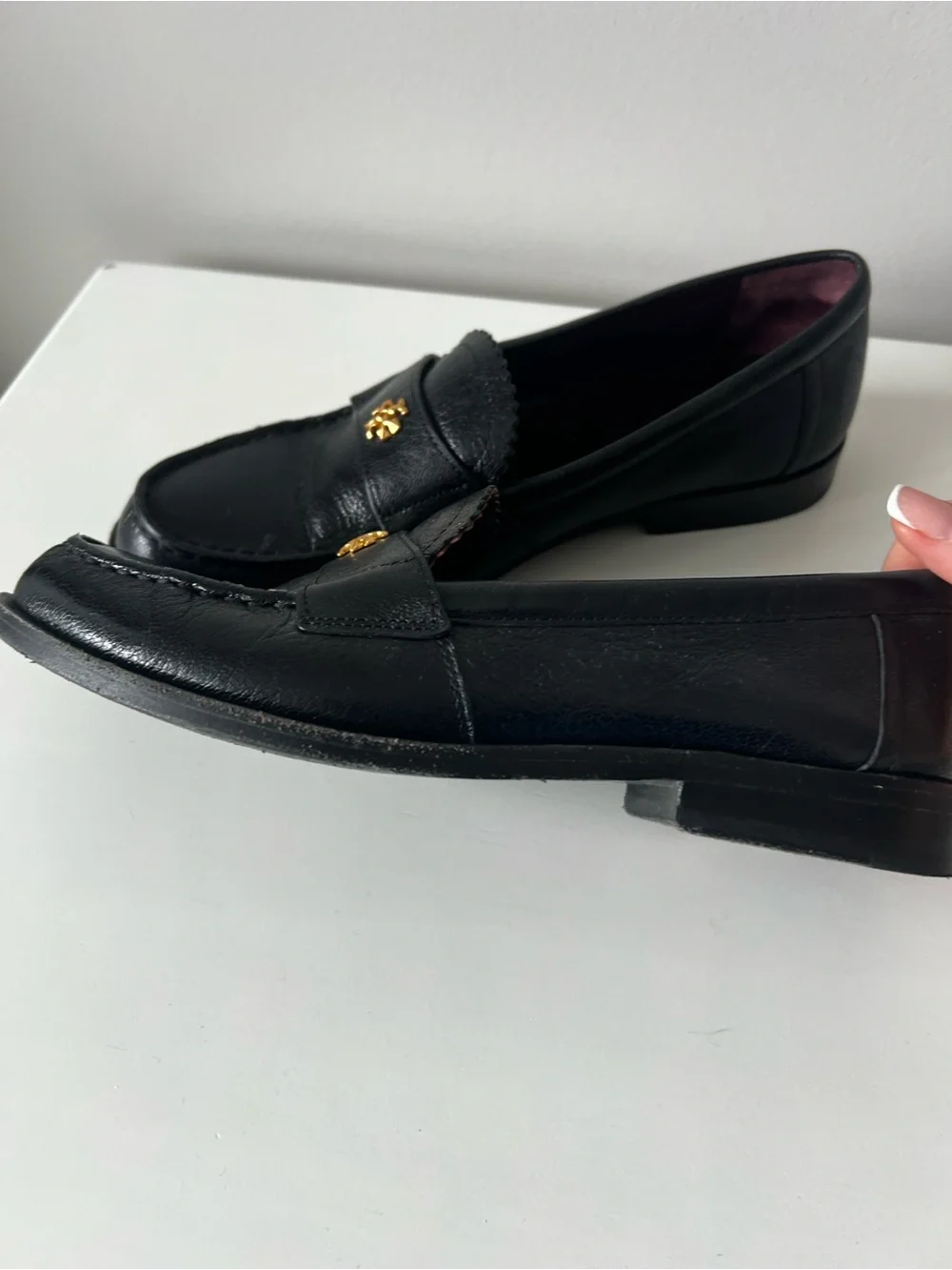 Tory Burch Black Leather Penny Loafers with Gold Logo size 6,5-7